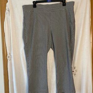 Croft and Barrow size 18 pull on Checkered Capri